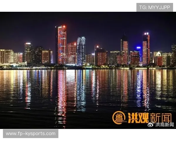 城市夜色水上冒险，灯火阑珊中的水域激情，水上夜景图片