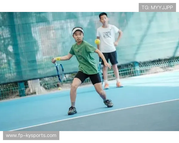 网球俱乐部加强基层场馆青训课程的社区参与与推广，网球俱乐部经营及战略